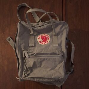 Fjallraven Kånken Classic Backpack in Gray